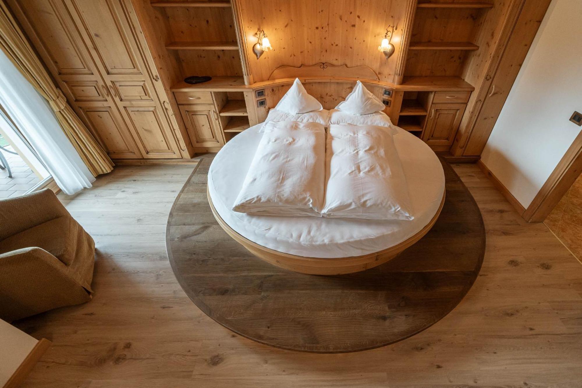 Rene Dolomites Boutique Hotel Pozza di Fassa Room photo
