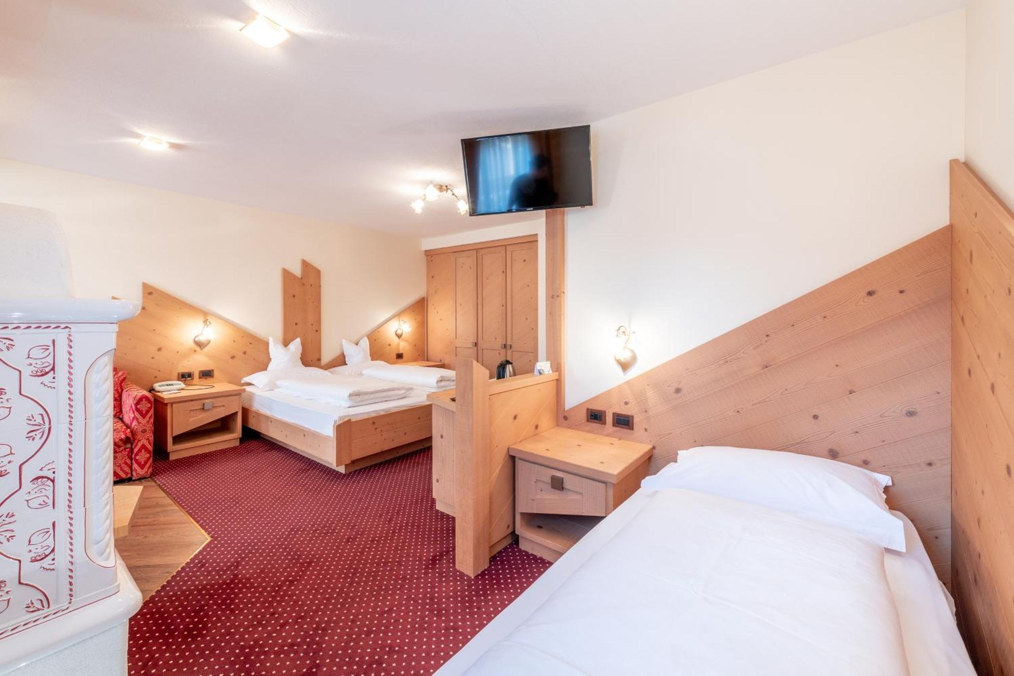 Rene Dolomites Boutique Hotel Pozza di Fassa Room photo