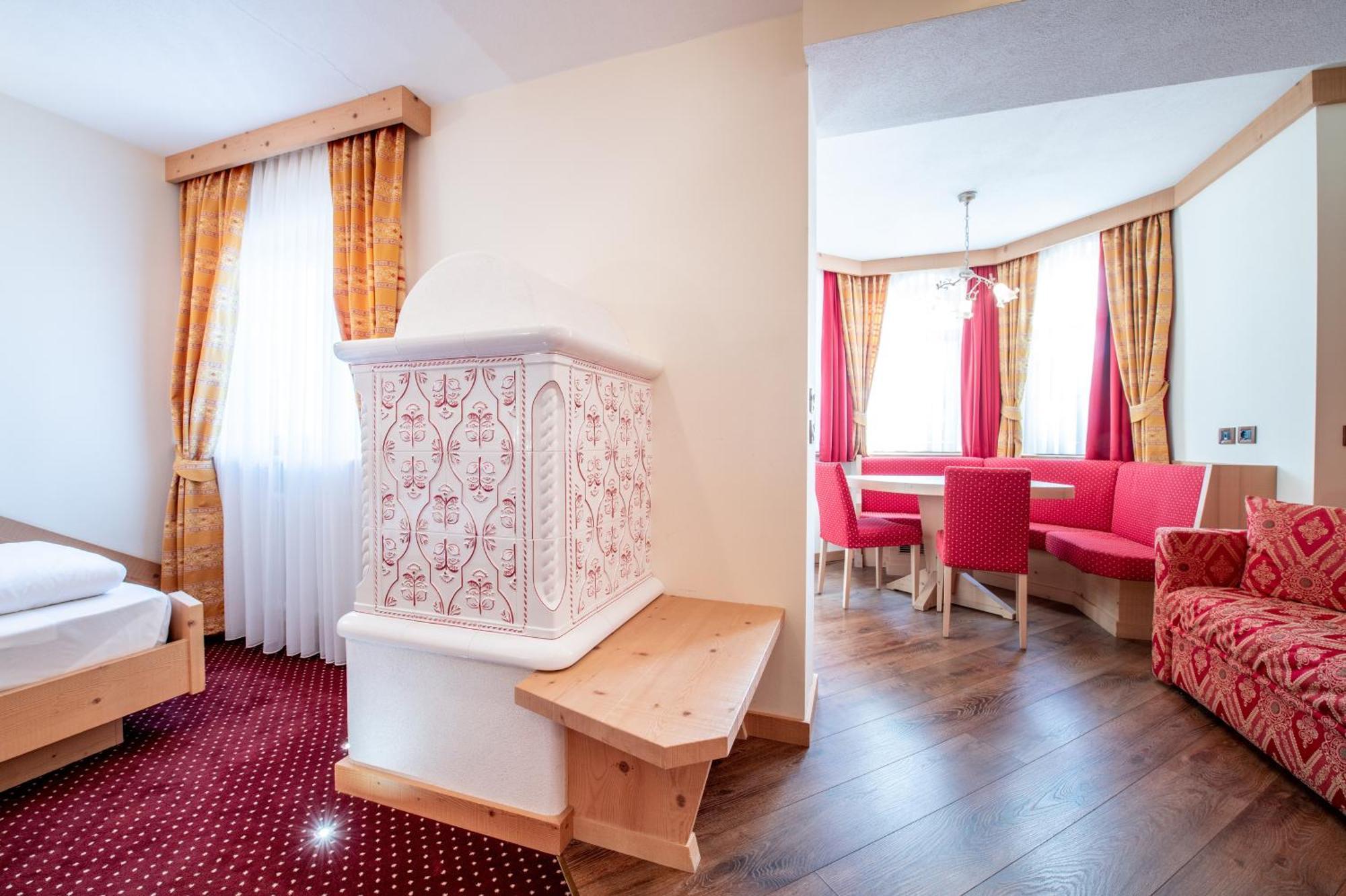Rene Dolomites Boutique Hotel Pozza di Fassa Room photo
