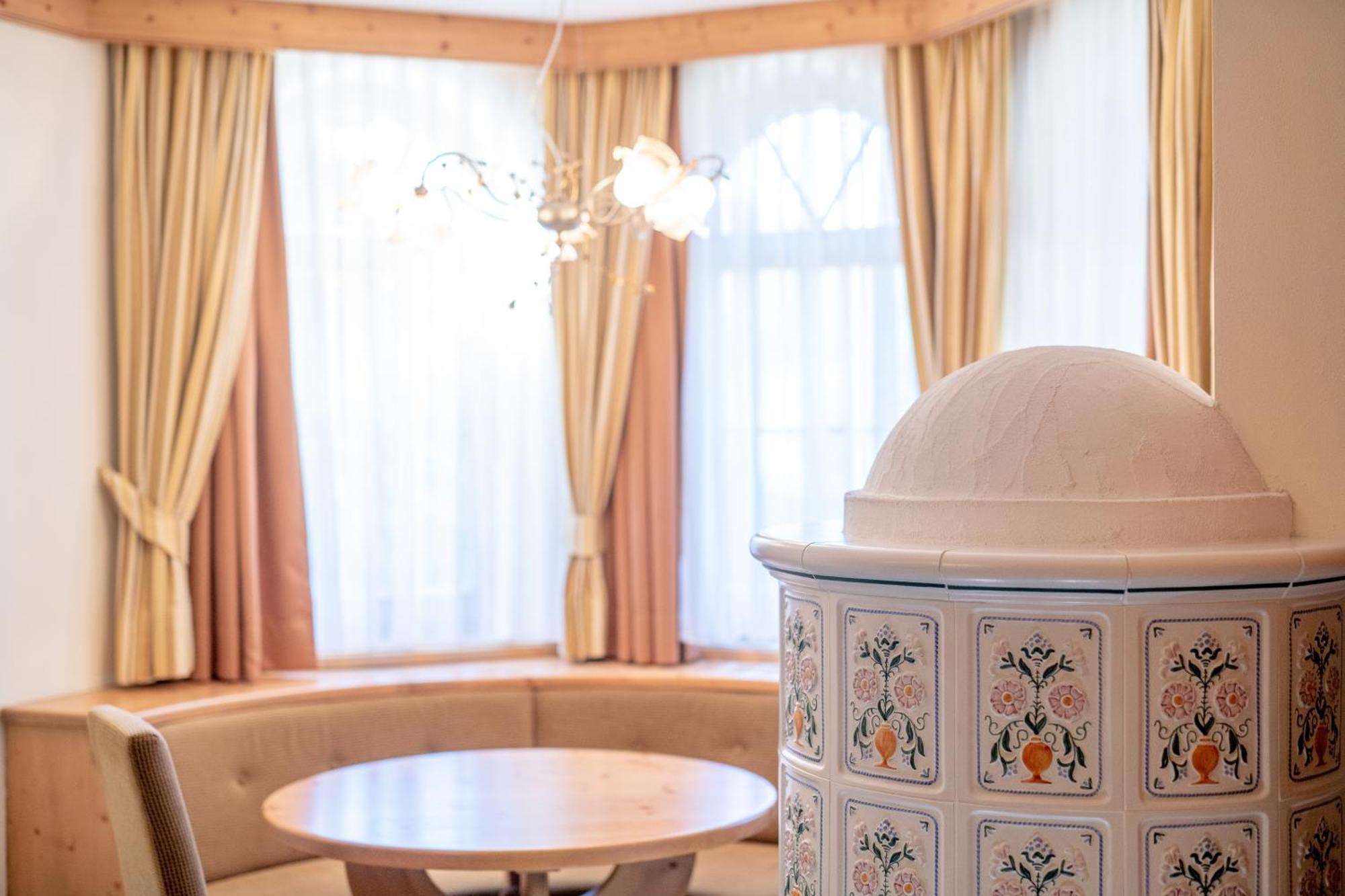 Rene Dolomites Boutique Hotel Pozza di Fassa Room photo