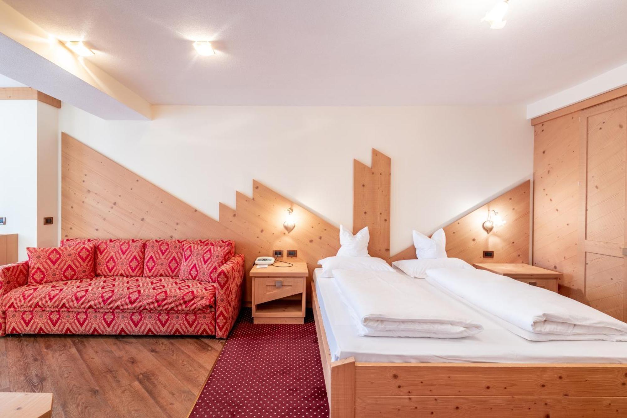 Rene Dolomites Boutique Hotel Pozza di Fassa Room photo
